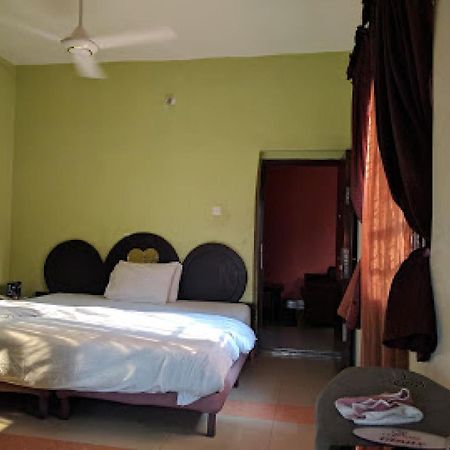 Room In Lodge - Clen-Phil Hotels And Suite Port Harcourt Eksteriør billede